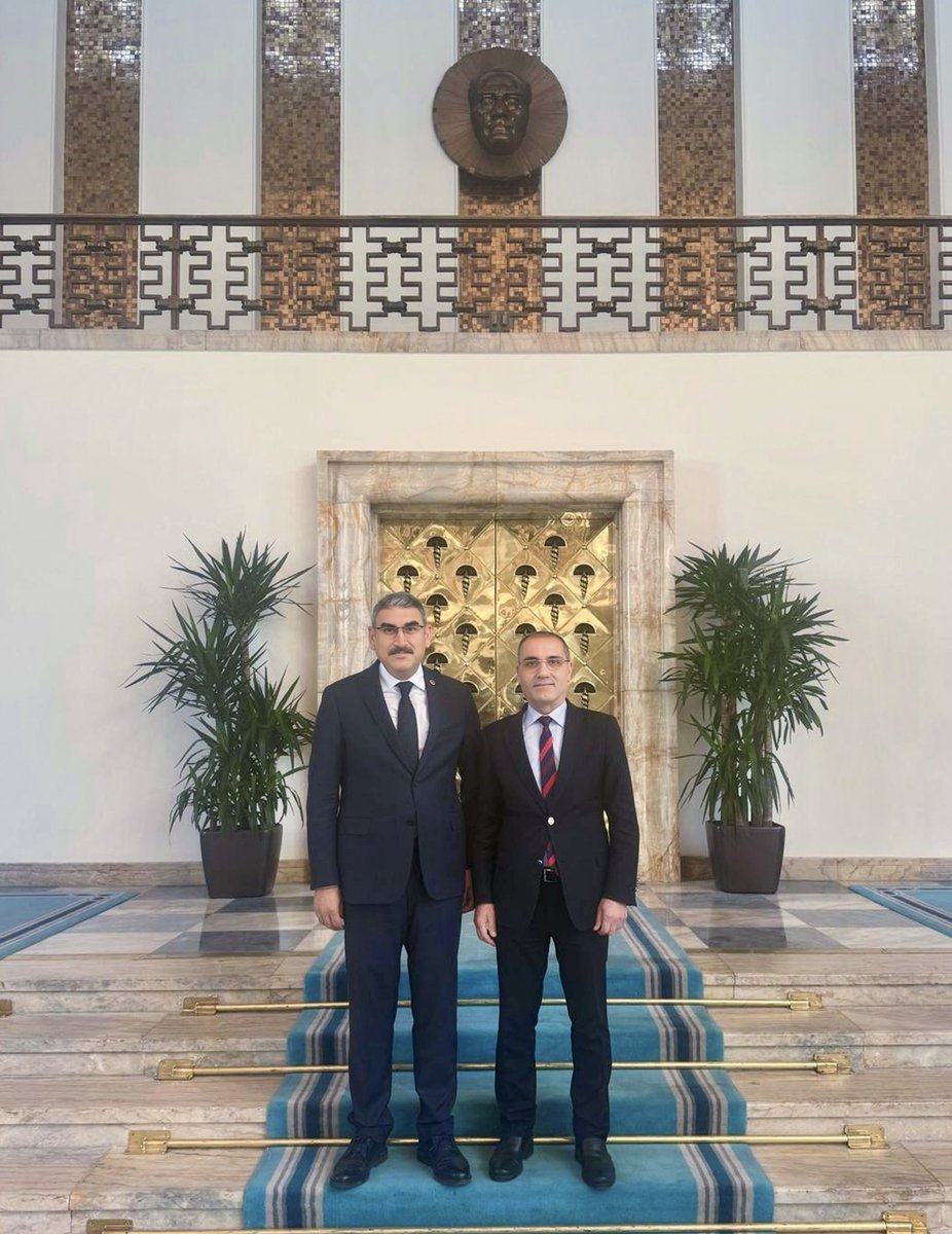 📍TBMM

Cumhurbaşkanlığı İletişim Daire Başkanlığında görev yapan Sn. Can Ay Bey'i Gazi Meclisimizde misafir ettik.

Nazik ziyaretlerinden dolayı kendisine teşekkür ediyorum.