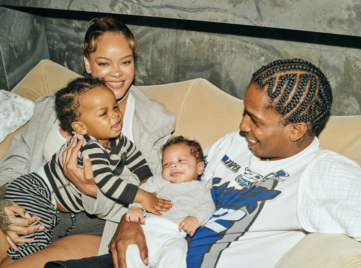 A$AP Rocky ve Rihanna çifti çocuklarıyla birlikte yeni aile pozları paylaştı.

İçimizi ısıtan görüntüler..