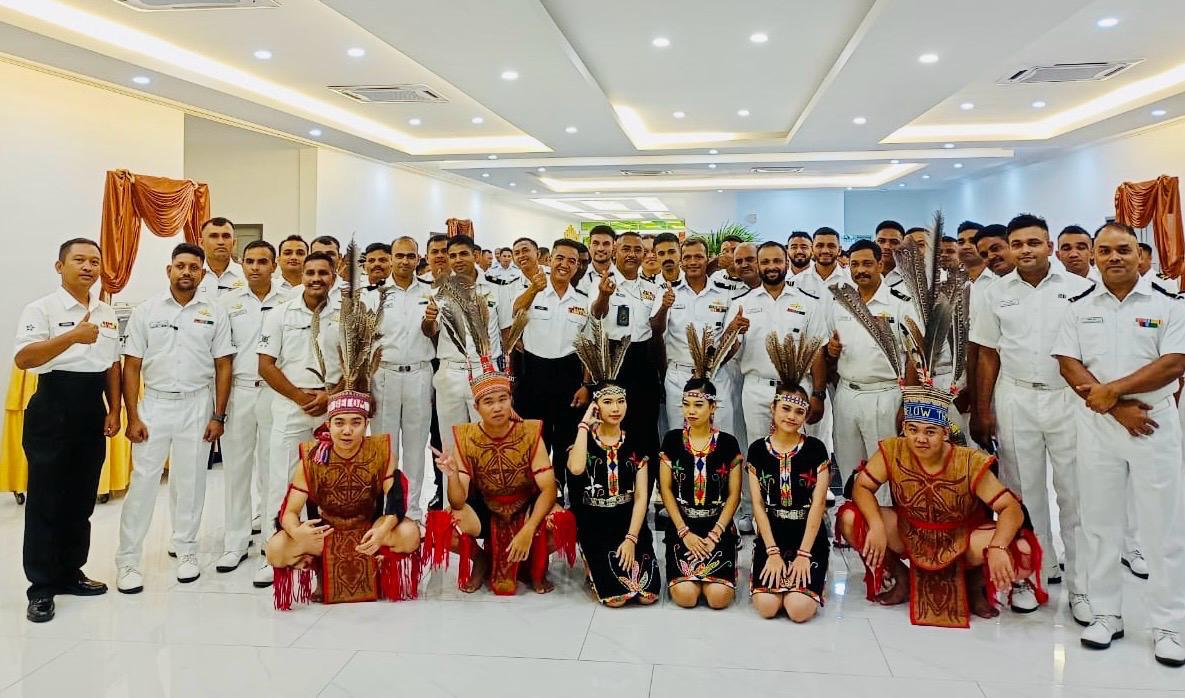 During the port call at #KotaKinabalu, the #IndianNavy engaged in professional exchanges with Inspection & Readiness Branch, Eastern Fleet Command #RMN, COs to COs talk, as also Senior Rates interaction of both maritime partners. @tldm_rasmi @IN_EasternFleet @MPA_Timur