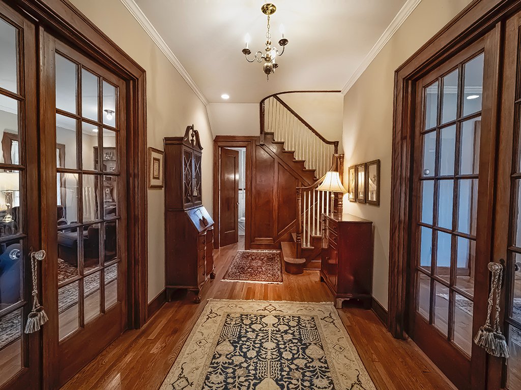 Step inside 903 Wade Lane this Saturday!  Just Listed in Oakmont and featuring a spectacular entry, impeccable flooring, natural light and incredible windows!  

lorihummel.howardhanna.com/Property/Detai…
#JustListed #Oakmont #HowardHanna #OpenHouse #Saturday #justlistedinoakmont