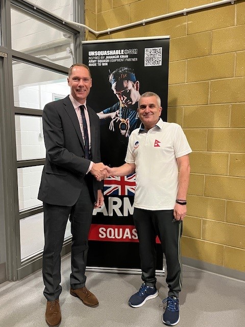 A huge congratulations to WO1 Paul Searle who received the CEO Coin award, for his unwavering dedication and significant contributions to the sport of squash are truly commendable. #BritishArmySport