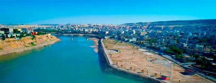 diyarname1's tweet photo. Te Got Ez Diçim Welat!
⬇️
https://t.co/7tROCrPBfr

#Nivîs #Gotar #Welat #Qunciknivîskar #MîrzaRonî @MirzaRon1 https://t.co/7gHlg0jEPs