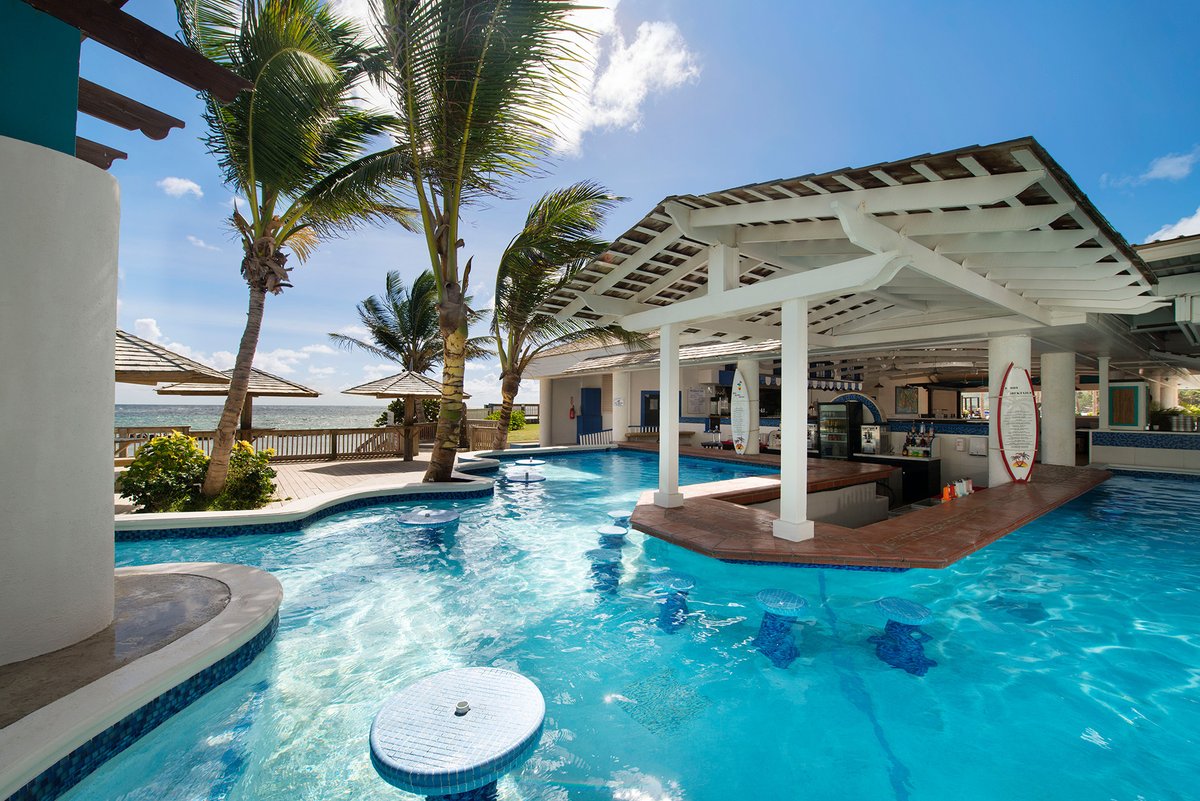 8 dining options, 7 bars, including our popular swim up bar, 5 pools, 1 mile of beach and so much more when you stay at Coconut Bay! Book your next stay: cbayresort.com/specials #swimupbar #swimup #resortbar #hotelbar #poolbar #coconutbay #cbaystlucia #cbayresort #saintlucia...