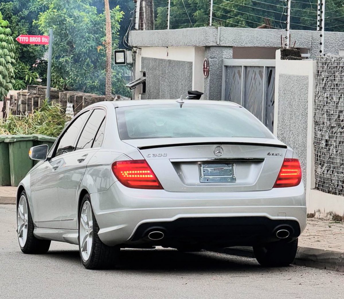 PLEASE KINDLY REPOST IT COMES HIGHLY APPRECIATED 🙏🏽🙏🏽🙏🏽 07033230964 EXTREMELY CLEAN FOREIGN USED MERCEDES BENZ C300 2012 WITH ORIGINAL CUSTOM DUTY LOCATION ABUJA || ₦12,300,000.