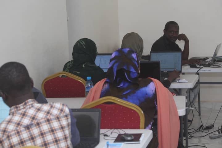 We commence another round of data analysis using STATA, the tutor, Dr. Aminu Aliyu is now putting the participants through on how the software works on theor computers @YZYau @SalakoYesmin @Adam_A_Thinker @teemerh_beekay @kamalkano