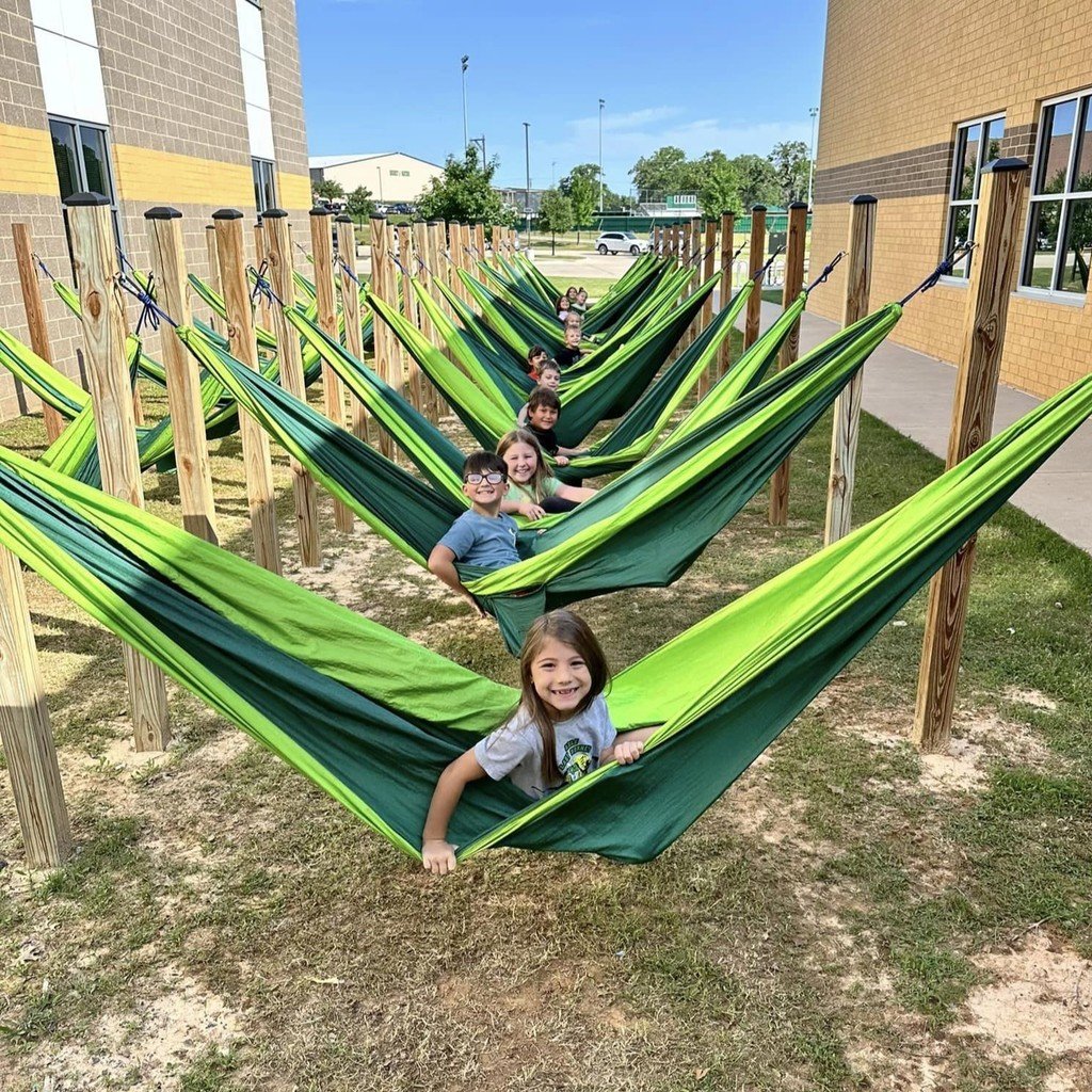 Reading hammock fun at Walnut Creek Elementary last week! 📚💚☀️ #WeAreAzle #HornetsInAction #HornetPride