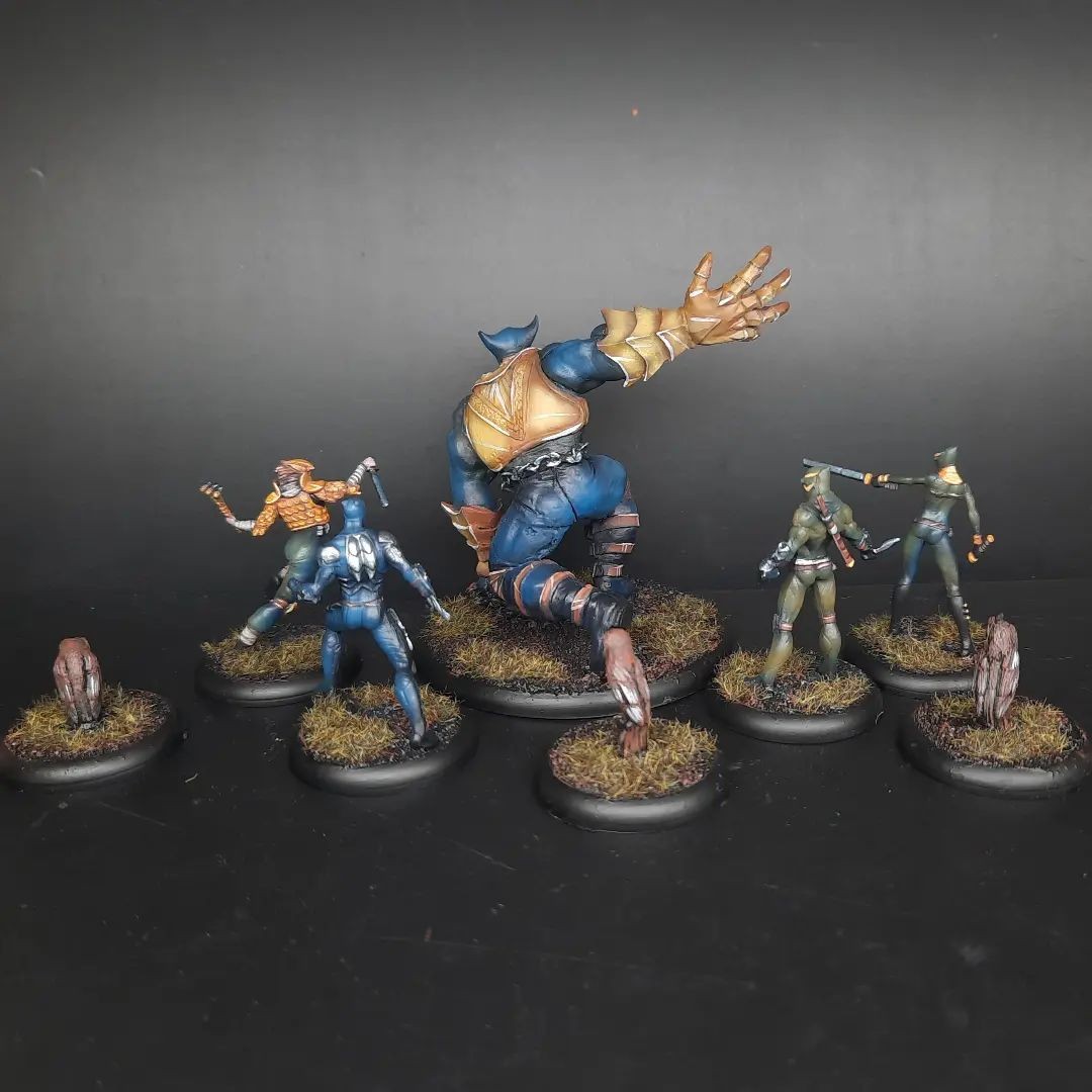 WaylandGames's tweet photo. arseniymotorin on Instagram recently completed painting up The Court of Owls #miniatures for the Batman Miniature Game. They look amazing! ๐คฉ
#batman #miniaturepainting #paintingminiatures #batmanminiaturegame #minipainting #knightmodels https://t.co/ismGp485OH