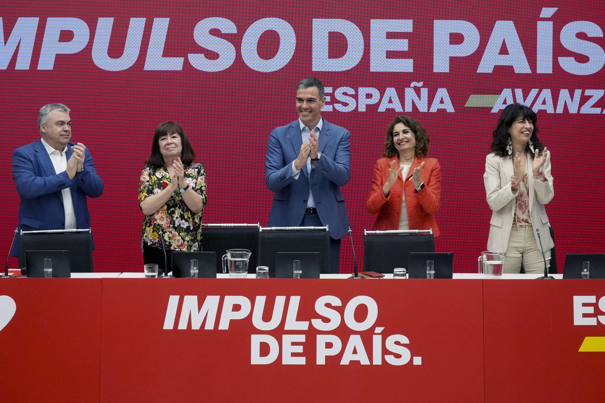 ENCUESTA | El CIS sigue dando 5 puntos de ventaja al PSOE (@PSOE) sobre el PP (@ppopular) tras la decisión de Sánchez eitb.eus/es/noticias/po…