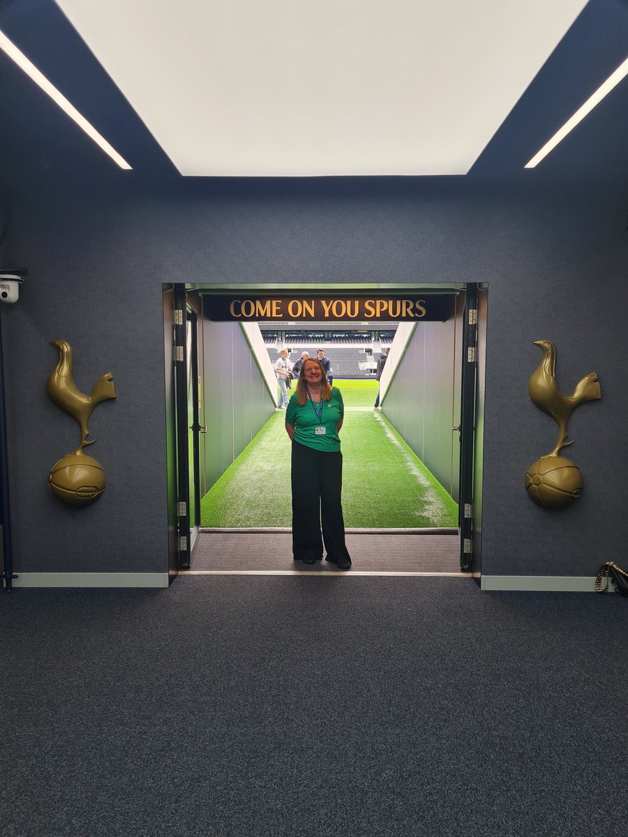 JacquelineSwapp's tweet photo. Launching our new Singing for the Brain group,  a partnership between @SpursOfficial,  @haringeycouncil and @alzheimerssoc.  Thank you to Mayor of Haringey @LesterBuxton for officially opening the first session #DementiaActionWeek2024 https://t.co/o4zIwMtVbz