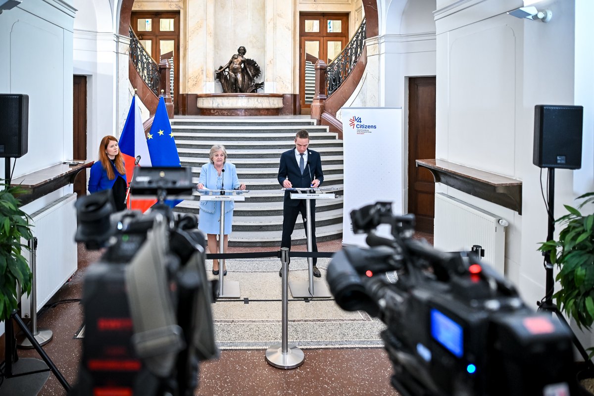 Česko se aktuálně řadí ke špičce v čerpání evropských fondů. Ke konci dubna 2024 bylo českým příjemcům vyplaceno přes 674 miliard korun, využili jsme 100 % finančních prostředků vyčleněných pro programové období 2014–2022. Velmi dobře se daří i start toho nového. Ministr