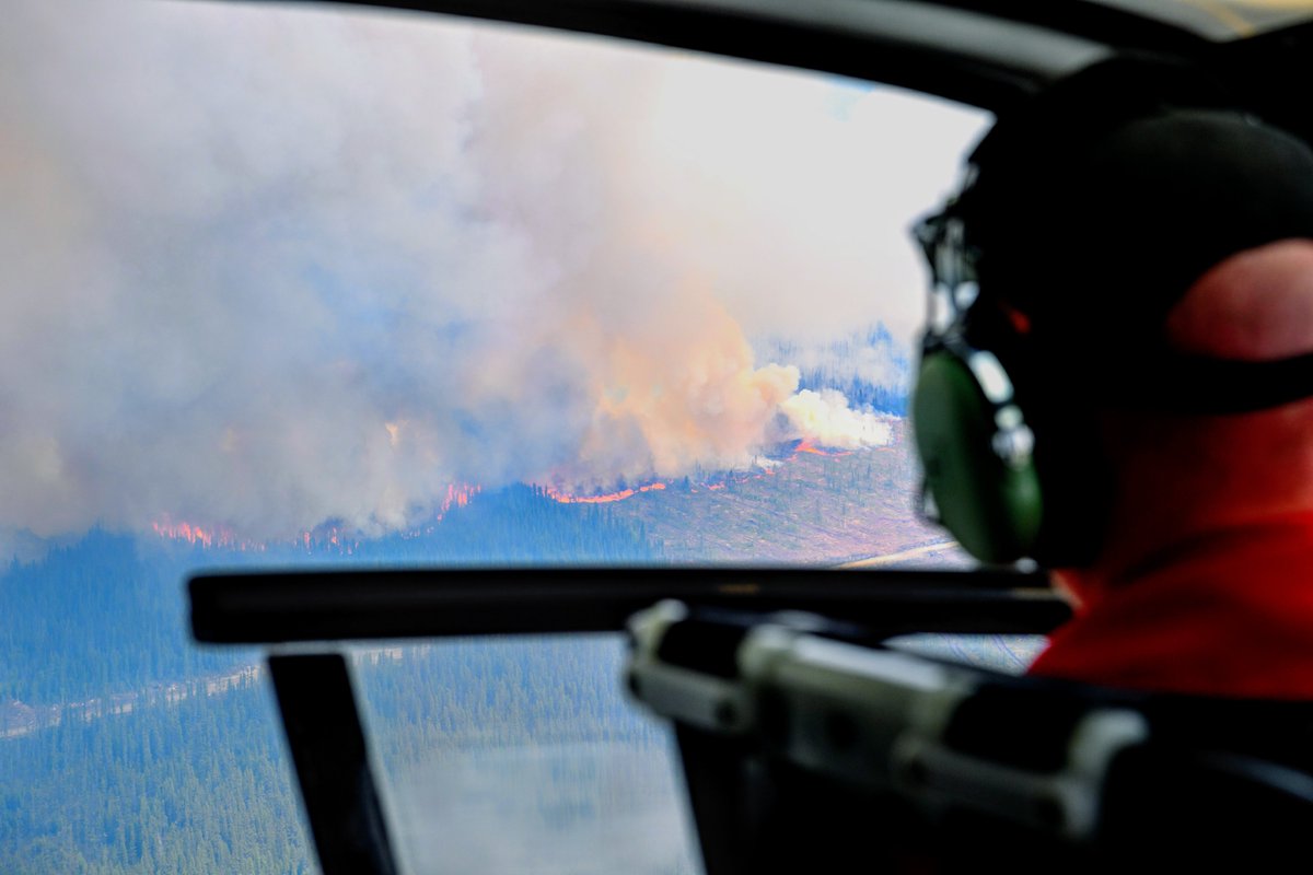 As climate change intensifies, wildfires and their smoke will become more common, threatening air quality in the Great Lakes. Find out more in this investigative report. circleofblue.org/2024/world/wil… #GreatLakesNews #GreatLakes #AirQuality