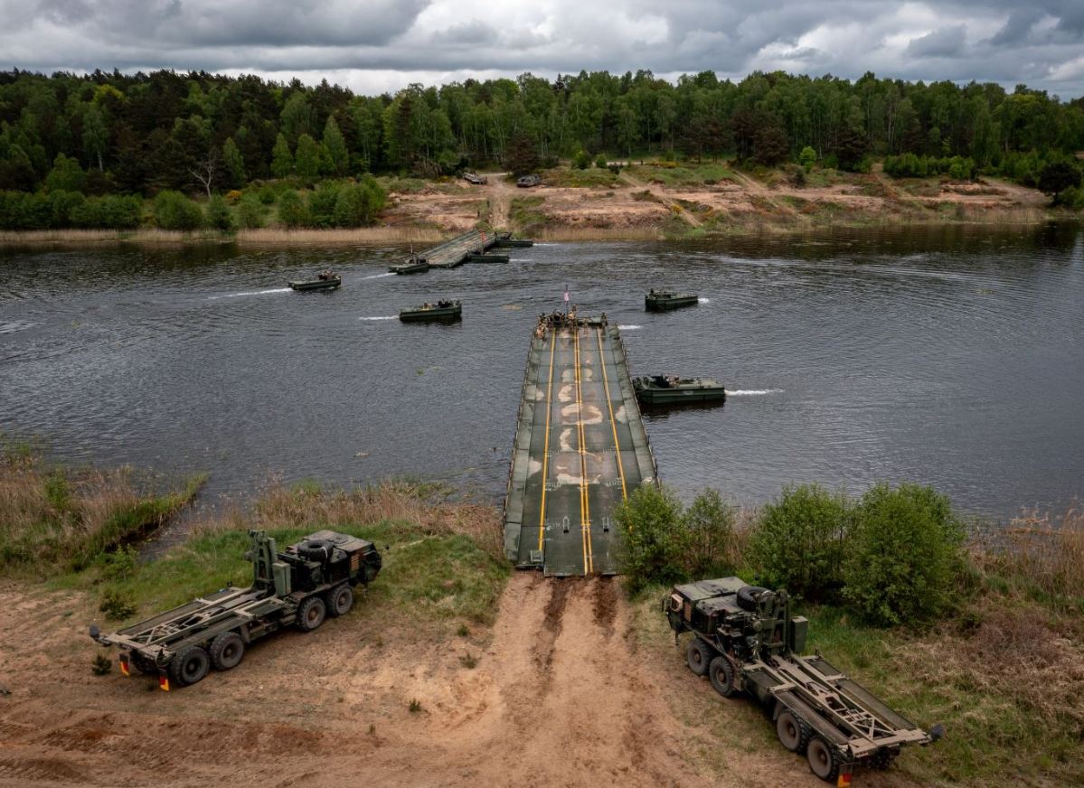 The Wet Gap Crossing A Wet Gap Crossing is a tactical operation that constructs Improved Ribbon Bridges across a water obstacle. Crossing water obstacles is a crucial aspect of military operations to advance or maneuver effectively, like seen here in 🇵🇱 during #ImmediateResponse