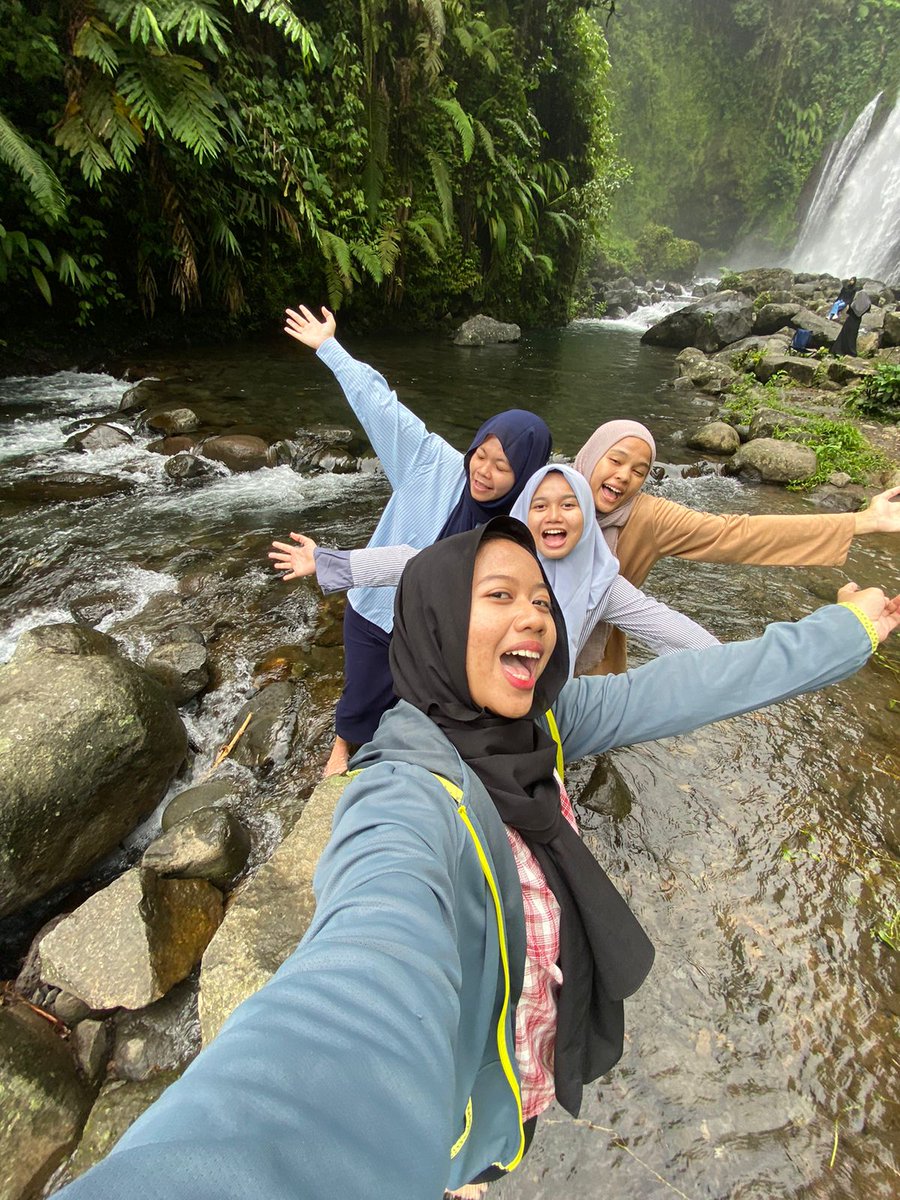 tazlovejay's tweet photo. abis liat galeri trs baru nyadar kalo semester 1 aku stres laprak langsung maen. sementara smstr 2 ini stress belajar utbk ngerjain laprak sksk. masi inget tugas☺️. https://t.co/2CHOwGuhDB