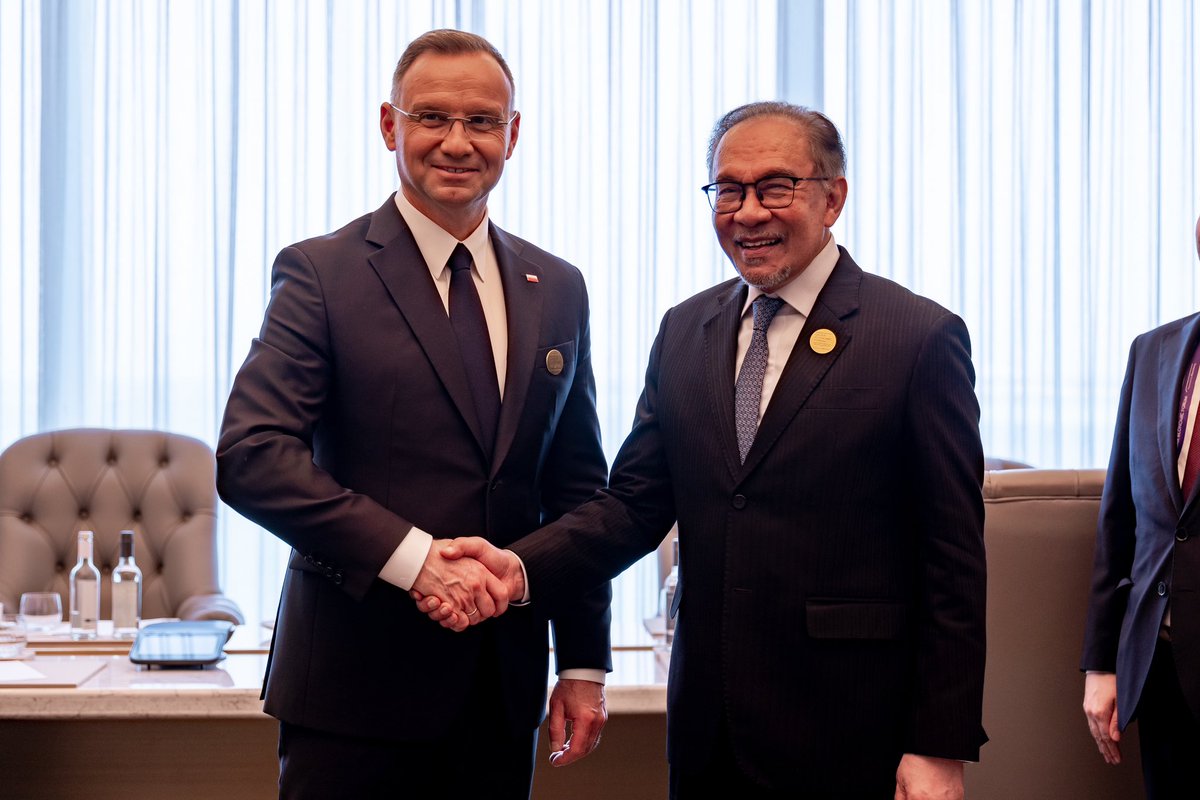Saya turut berkesempatan mengadakan pertemuan dua hala dengan Presiden Poland, Andrzej Duda di sela-sela QEF 2024. Dalam pertemuan ini Presiden Duda menyatakan minat untuk berkunjung ke Malaysia serta menjemput saya ke Poland. Kami juga senada dalam memperkukuhkan kerjasama…