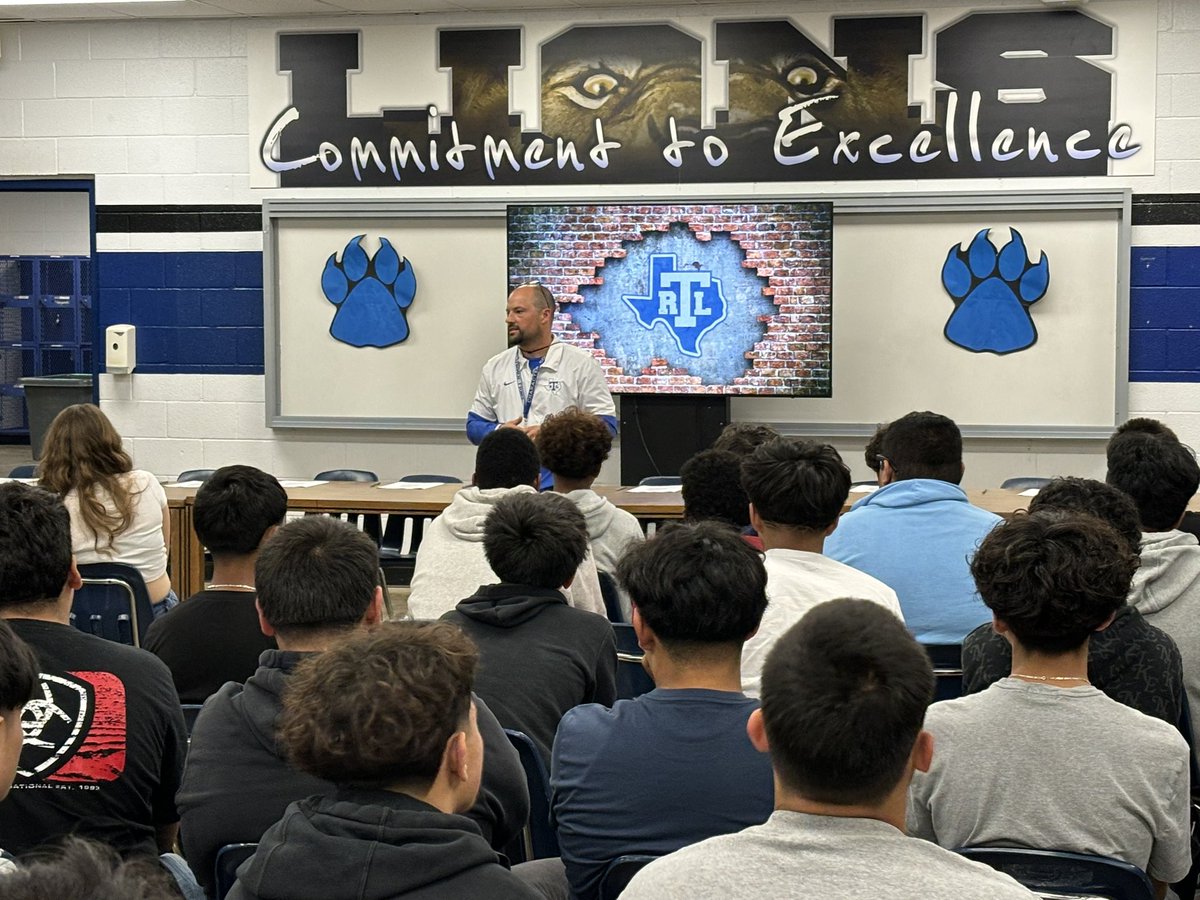 Thank you to <a href="/RLT_Football/">RLT FOOTBALL</a> for hosting our 8th athletes today on signing day!! #4P <a href="/CFBISD/">Carrollton-Farmers Branch ISD</a> <a href="/CFBathletics/">CFB Athletics</a> <a href="/PutterRenee/">Renee Putter</a> <a href="/RamirezCoach/">Michael Ramirez</a> <a href="/vivianfieldms/">Vivian Field Middle School</a> <a href="/chadhunterCFB/">Chad Hunter</a>