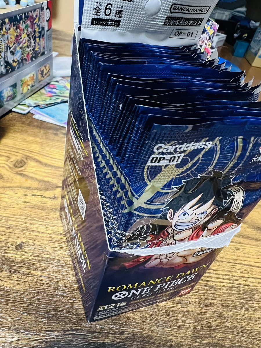 kawaPOKE44's tweet image. 勢いでこっちも開けたけどカスBOXでした笑
＃ワンピースカード
＃ROMANCEDAWN