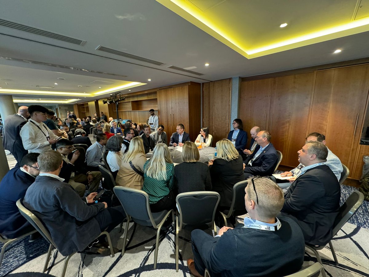 ProcurementLDRS's tweet image. LIVE: &quot;STRATEGY CREATION: Riding the AI Wave&quot; An interactive session with @SAP execs on leveraging #AI for #procurement. 
Key discussion points:  
⭕️AI advantages for business 
⭕️Adoption barriers 
⭕️Strategies for AI success
#PLWPC