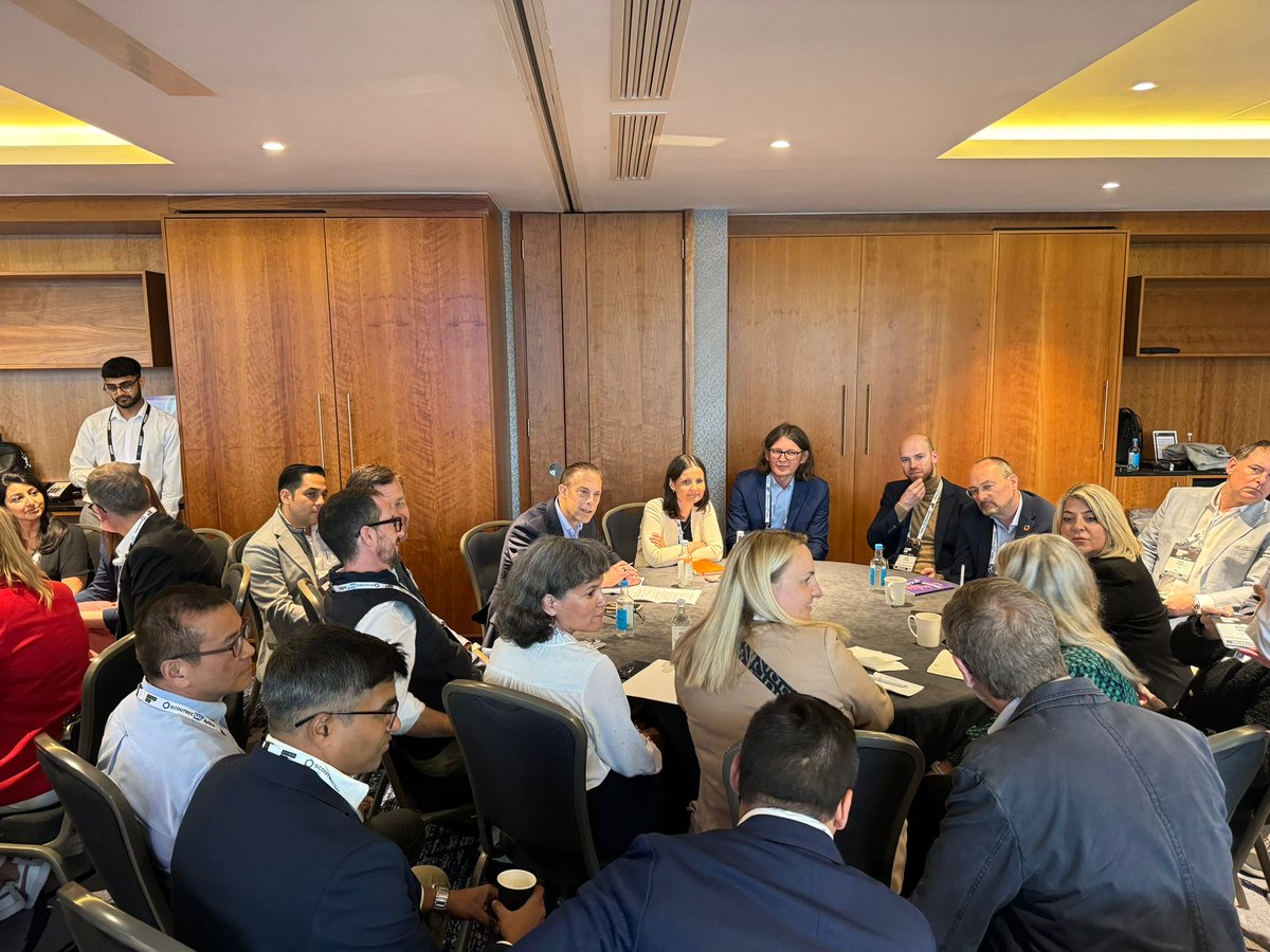ProcurementLDRS's tweet image. LIVE: &quot;STRATEGY CREATION: Riding the AI Wave&quot; An interactive session with @SAP execs on leveraging #AI for #procurement. 
Key discussion points:  
⭕️AI advantages for business 
⭕️Adoption barriers 
⭕️Strategies for AI success
#PLWPC