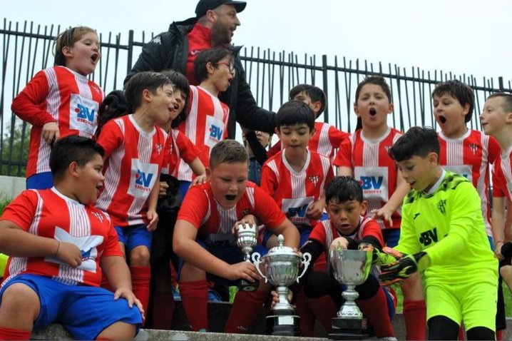 BatalladorSD's tweet photo. El Benjamín "B" campeón de la Fase Plata!

Enhorabuena campeones! ❤️🤍

#ForzaBata https://t.co/QLPRxYQCIT