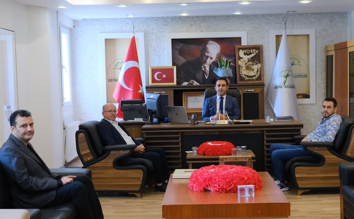 Antakya Organize Sanayi Bölgesi (OSB) Başkanı Mehmet Kahraman, Yönetim Kurulu Üyesi Ufuk Akıllı ve Bölge Müdürü Onur Biçer, Başkanımız Halil İbrahim Özgün'e tebrik ziyaretinde bulundular. Sanayisiyle de zenginleşen bir Defne kenti hayalimiz var.