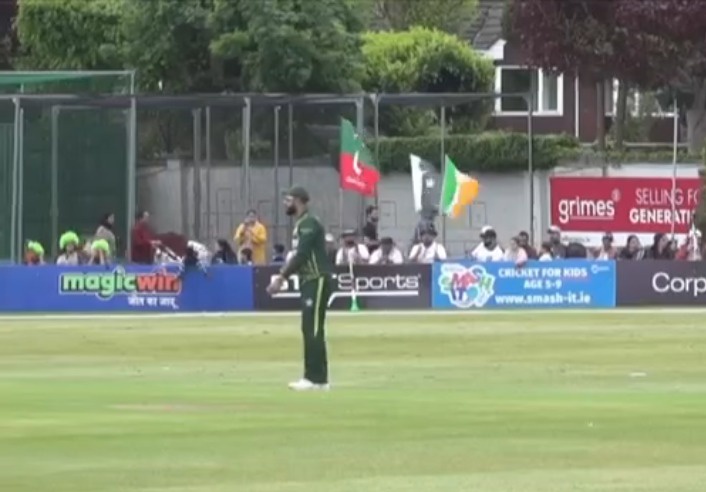 PTI FLAG Hoisted high in Dublin ❤️💚 #IREvPAK