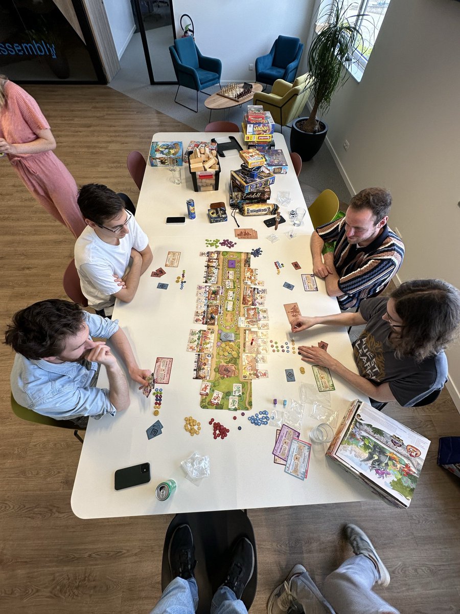 Boardgame Saturday was weer een succes! Afgelopen zaterdag was het bij Info Support België Boardgame Saturday, een topmiddag met bordspellen. Technisch gezien waren er geen verliezers, alleen winnaars – al denken sommigen daar anders over. 🙂 

#boardgames #funatwork