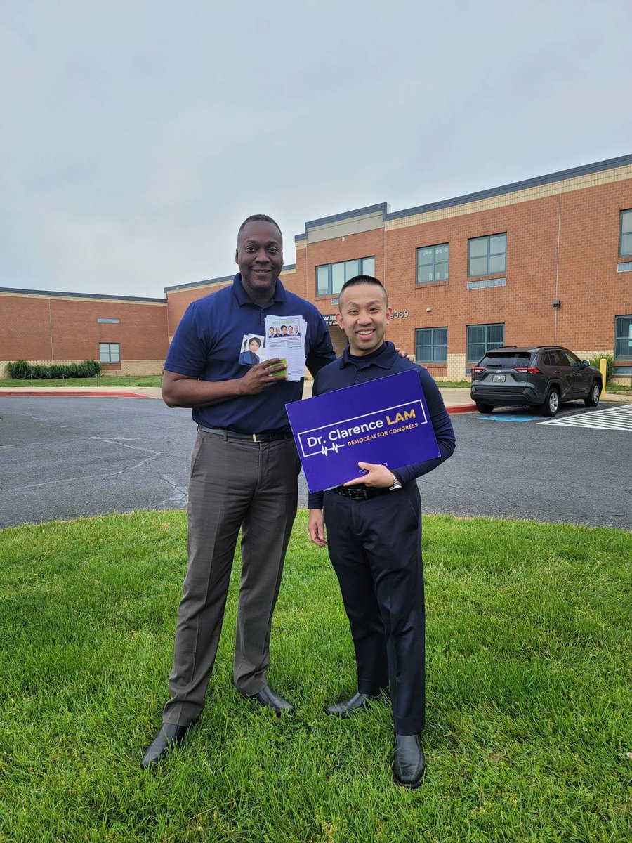 Great to chat with @HoCoGovExec this morning at Murray Hill Middle School! Polls are open until 8pm - there's still plenty of time to cast your vote. And make sure your family, friends, and neighbors get to the polls too! For your voting location: voterservices.elections.maryland.gov/PollingPlaceSe…