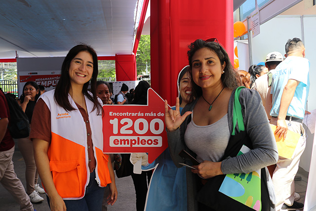 Emprendedoras participaron en la Megamaratón del Empleo, evento del programa #AbriendoCaminos, organizado por el @MTPE_Peru en colaboración con World Vision. Durante el evento, ellas vendieron sus productos y recibieron capacitaciones y para fortalecer sus proyectos al futuro.