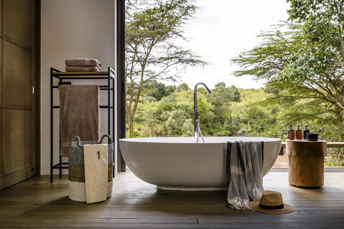 Bath with a view - Exceptional luxury at #MasaiMara! 

Get in touch: info@vayeni.com

📸 @sanctuaryretreats

#Vayenitravel #luxurytravel #travelwithus #dmc #sanctuaryretreats #Kenya #visitafrica #exclusiveexperiences #SanctuaryOlonanaCamp #vayeni #OlonaCamp