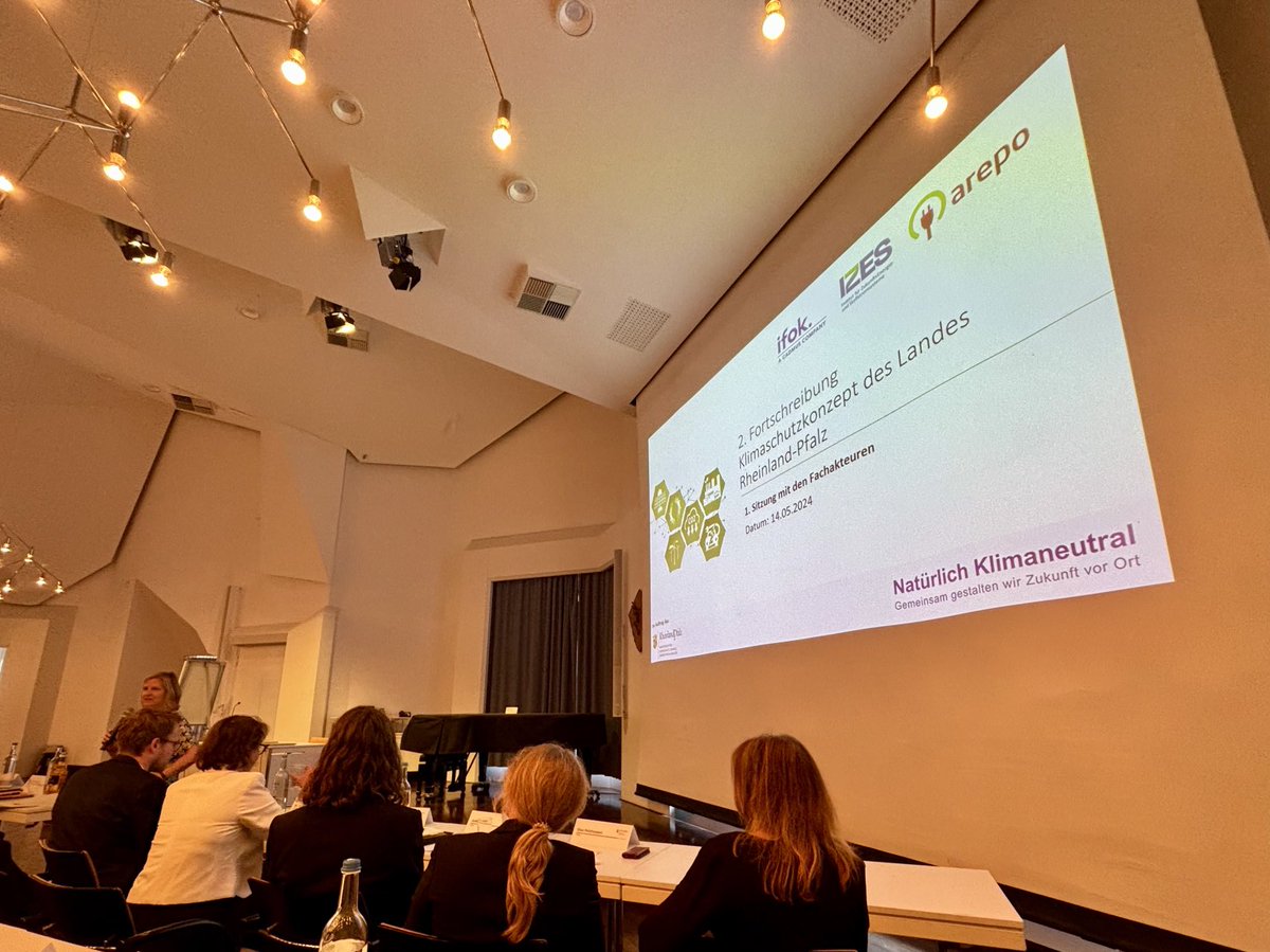 Workshop zum Landesklimaschutzkonzept in Mainz. Staatsministerin ⁦@katrineder⁩ begrüßt für das ⁦@UmweltRLP⁩