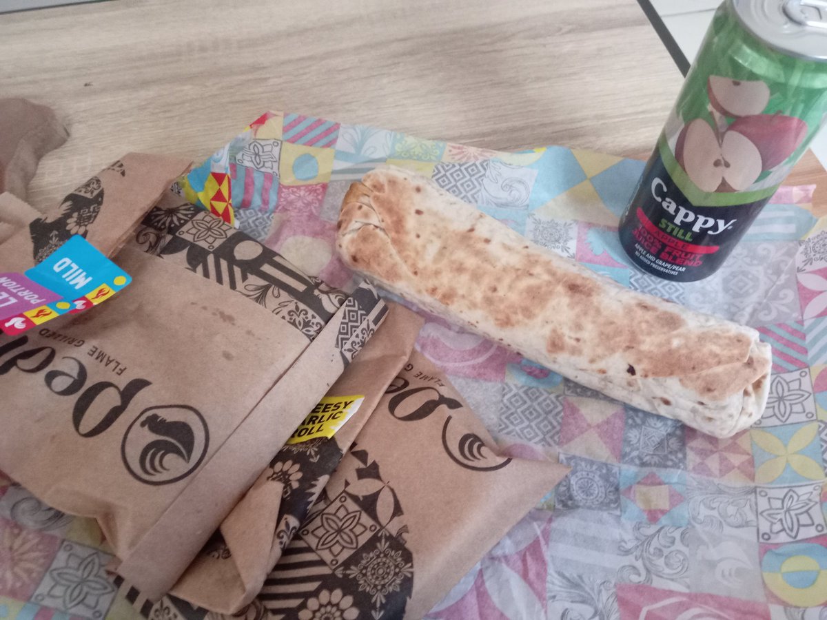 @PedrosChicken, I won the fan of the Week and blessed with the fully loaded wrap (imnandi le shandis)...😊😋😋 I Topped it with chicken meal and that cheesy garlic roll😋yummy