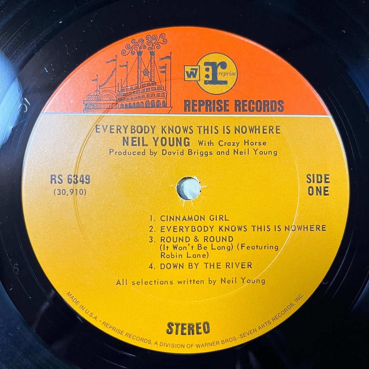 #ReleasedOnThisDay
Neil Young - Everybody knows This is Nowhere (1969-5-14)
アナログ盤への拘りは昔からあったのだけど音質として本気でハマったのはニール・ヤングを聴くようになってから。日本盤と米初版の違いCDとの決定的な差とか。何でもアナログ盤を優位にする物言いにも惑わされなくなった