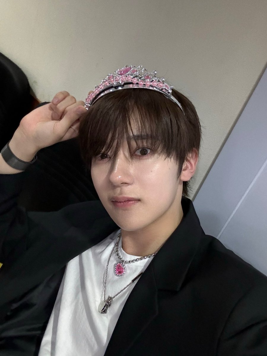 OmegaX_members's tweet image. [#OX]
 
Happy B-DAY!!
포애기들 오늘 함께해 줘서 고마워요🤍🤍🤍

#OMEGA_X #오메가엑스 
#예찬 #YECHAN