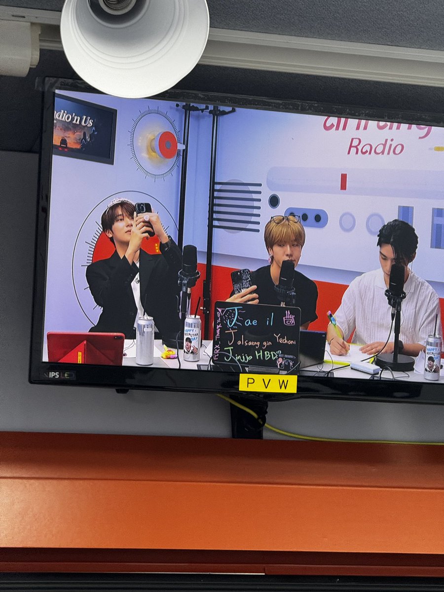 OmegaX_members's tweet image. [#OX]
 
Happy B-DAY!!
포애기들 오늘 함께해 줘서 고마워요🤍🤍🤍

#OMEGA_X #오메가엑스 
#예찬 #YECHAN