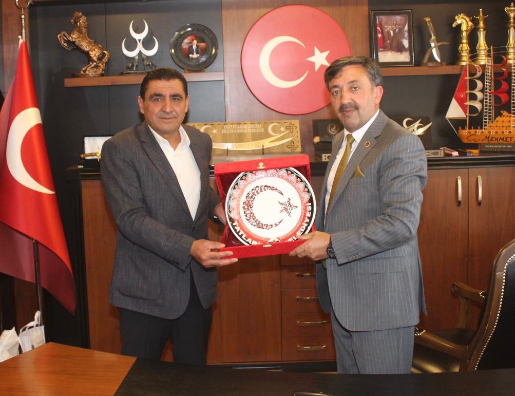 Tatlarin Belediye Başkanı Ercan SELVİ, Belediye Başkanımız sayın Mehmet EROĞLU’na ziyarette bulundular.