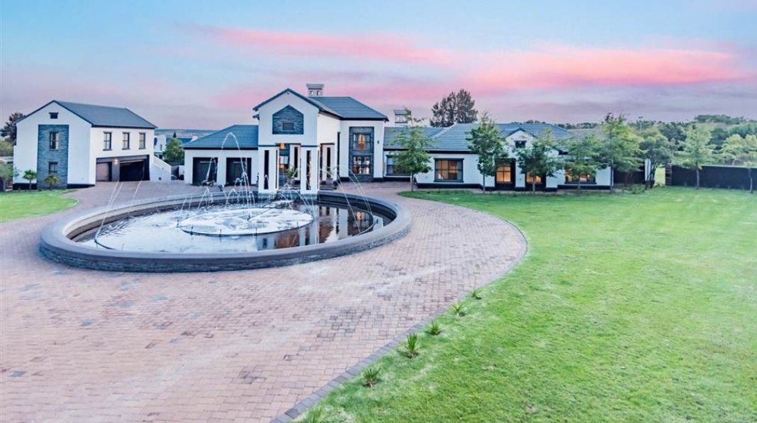 📍: Mooikloof Equestrian Estate
💰: R15 000 000