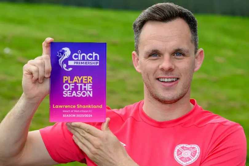 Football_Scot's tweet photo. 🚨 BREAKING! Lawrence Shankland picks up FOURTH prize as Hearts star named cinch Premiership Player of the Season 👑

📸 credit: @JamTarts 

📎 https://t.co/lhsP0o7p65 https://t.co/RguNxvkR2c