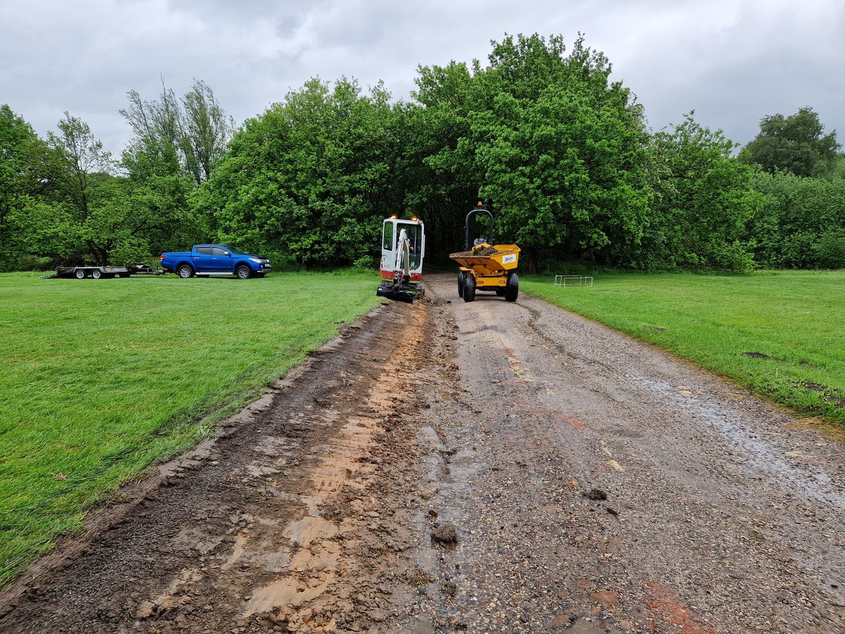ChorleyGolfClub's tweet image. 14/5
@DiggerduncTPL  on the front 9 whilst they were closed to be verti-drained.
Sorted a drain left of 4th fairway.
Leveled the section where the 5th fairway meets the track so trolleys and buggies can safely use
Level spoil from 5th to back of 7th tee
Clean 1st ditch on right