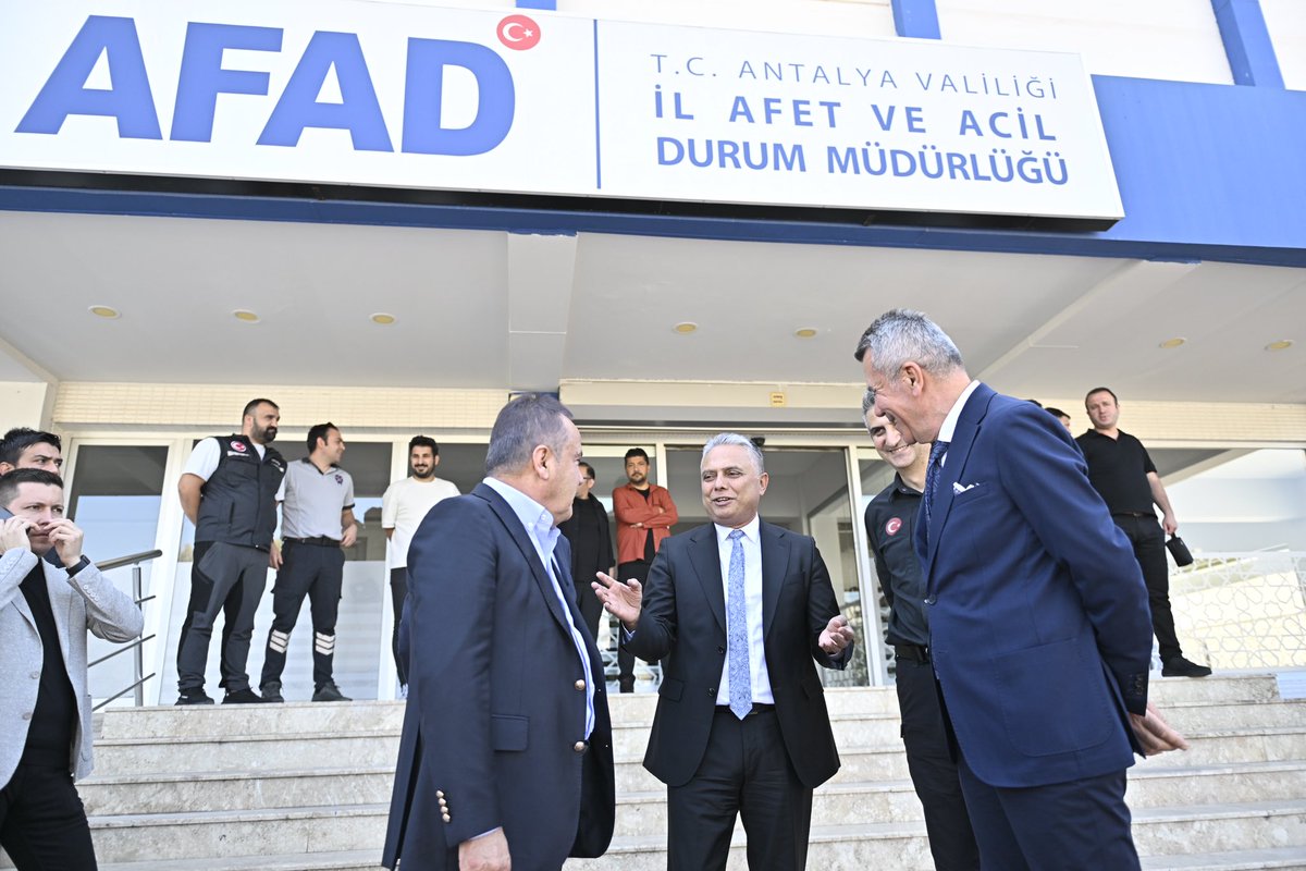 Antalya Valimiz Sayın Hulusi Şahin'in öncülüğünde Antalya Afet Koordinasyon Merkezi'nde düzenlenen AFAD İl Koordinasyon Toplantısı'na katıldık.