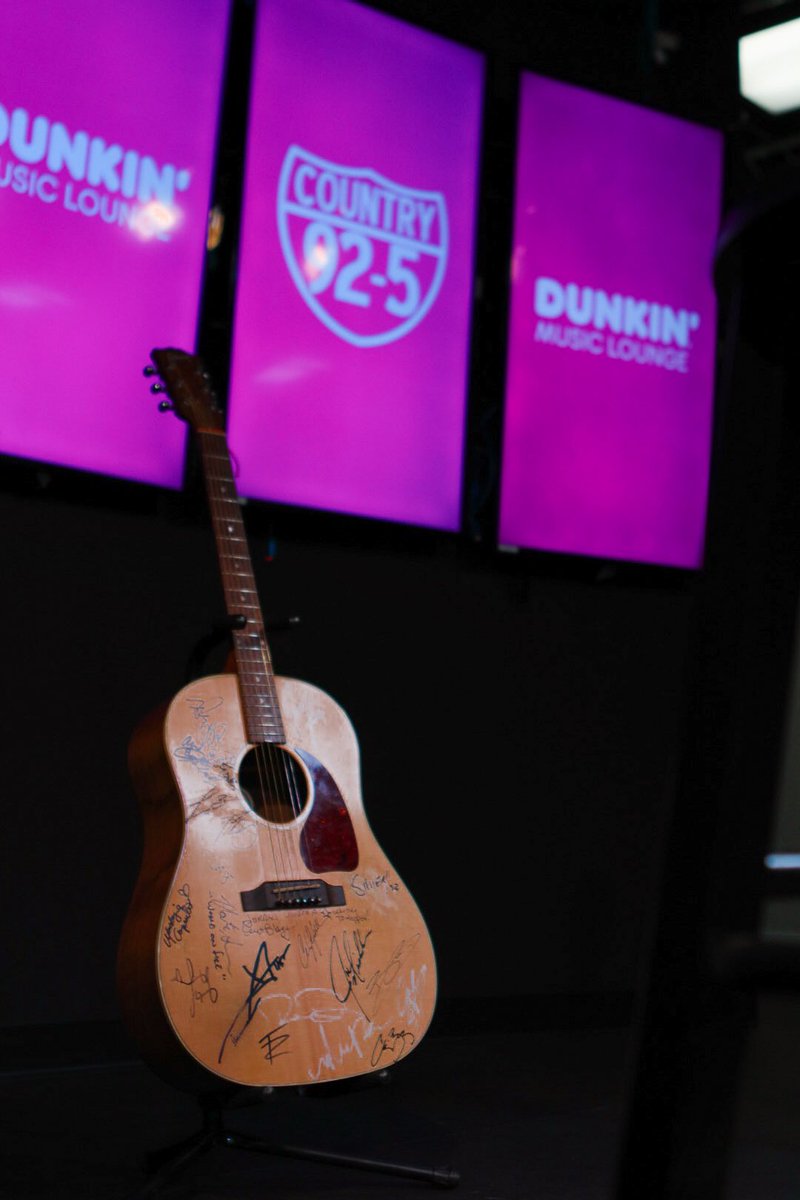 JordanOaks26's tweet photo. Absolute honor to play for my home state Connecticut! Love y’all so much and thankful to play The Dunkin Donuts Music Lounge in Hartford, CT with @country925 Check out our new single available on all platforms! #whodont #newmusic #country #americana #jordanoaks https://t.co/97CznkYpVD