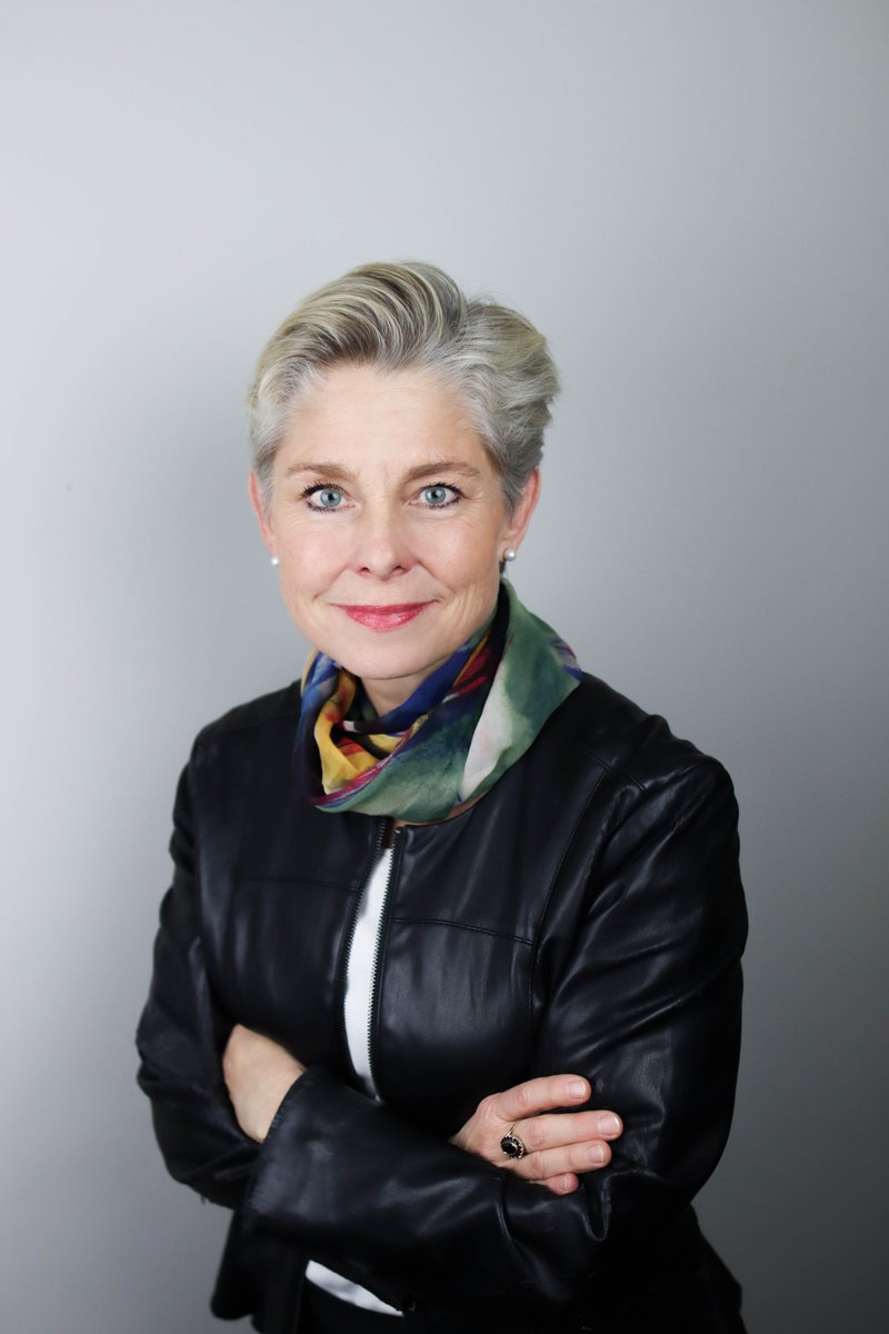 Congratulations to alumna Viva Bartkus who has a new book coming out soon 'Business on the Edge: How to Turn a Profit and Improve Lives in the World’s Toughest Places' hachettebookgroup.com/titles/viva-on…