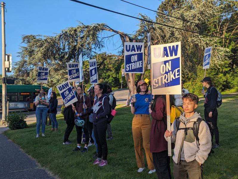 ASEs have hit the picket lines! 

#FairContractNow