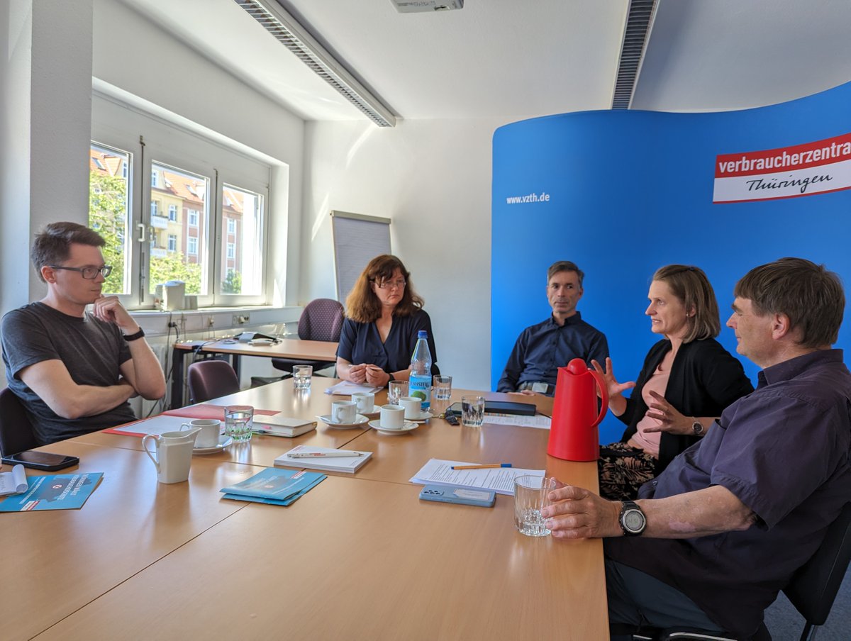 Heute war @ChristianSchaft von @die_linke_th bei uns zu Gast. Wie können wir #Schulessen hochwertiger gestalten und die Eltern entlasten? Außerdem: Die Notwendigkeit von transparenten und fairen Preisen bei Strom/Gas/Fernwärme und ein starker #Verbraucherschutz für #Thüringen