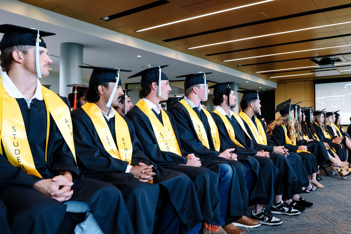 Go ahead and move those tassels, boys 👨‍🎓 

Presenting the newest Wichita State graduates!