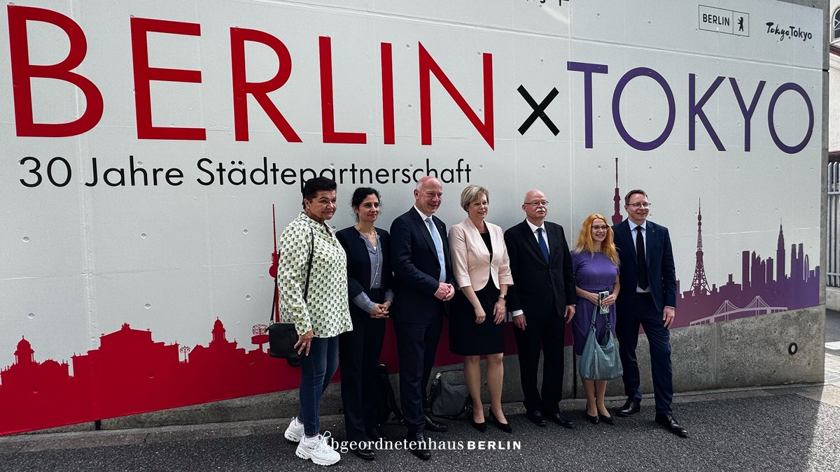 Die Städtepartnerschaft zwischen #Tokyo und #Berlin feiert ihr 30. Jubiläum. Eine Berliner Delegation besucht daher für die kommenden Tage die japanische Hauptstadt, um sich u. a. über die Themen Wohnungsbau, Soziale Projekte und Öffentlicher Nahverkehr auszutauschen.