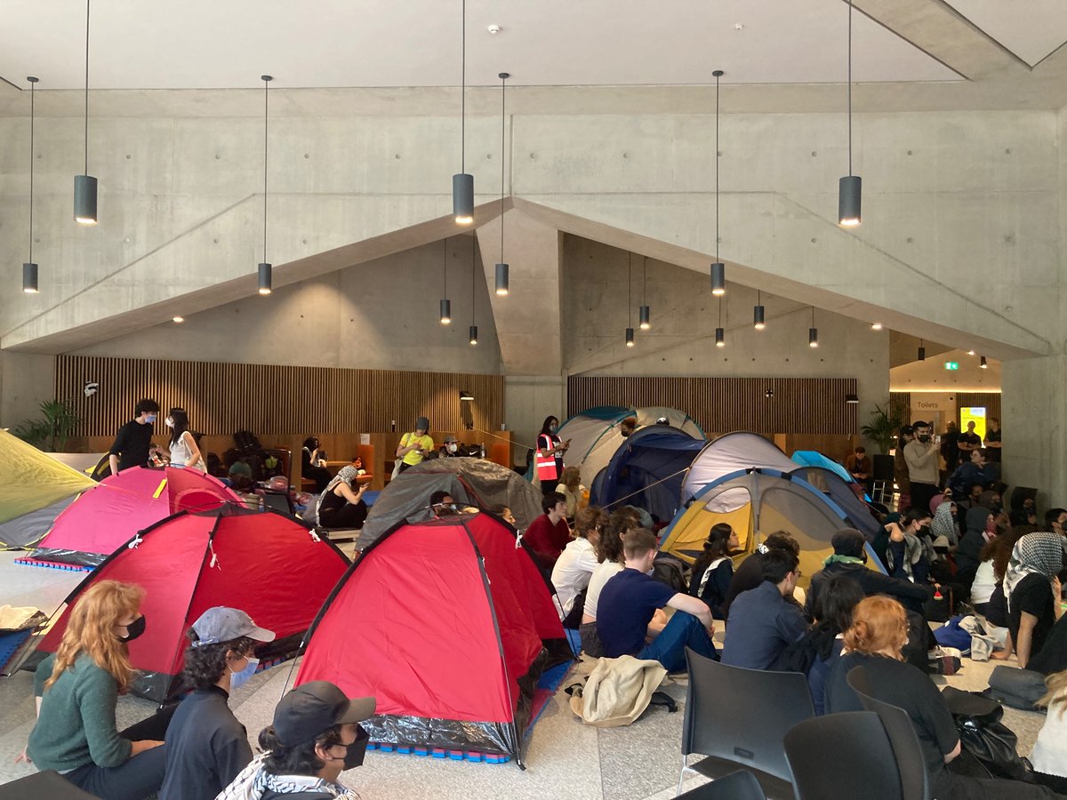 LSE students set up a #GazaSolidarityEncampment in solidarity with #Palestine and as part of historic, worldwide protest. #FreePalestine #DivestNOW
