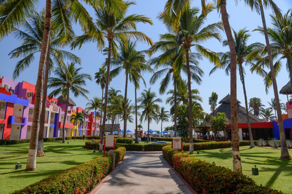 Wyndham Adds All-Inclusive Resorts in Franchise Brand Deal - tinyurl.com/ypyen79a

#Caribbeanresorts #Decameron #franchisedeal #InterContinentalHotelsGroup #loyaltyprogram #WyndhamHotels&Resorts #News
