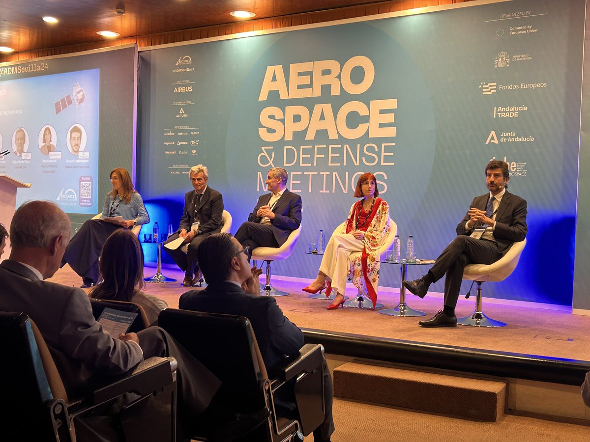 Live now 💥how does digitalization interact with technological innovation? 🌱Is the industry moving fast enough toward net zero? 👉Discover the technological solutions to meet the target of decarbonization @Airbus @orbexspace @CapgeminiEngES @clean_aviation @trade_andalucia