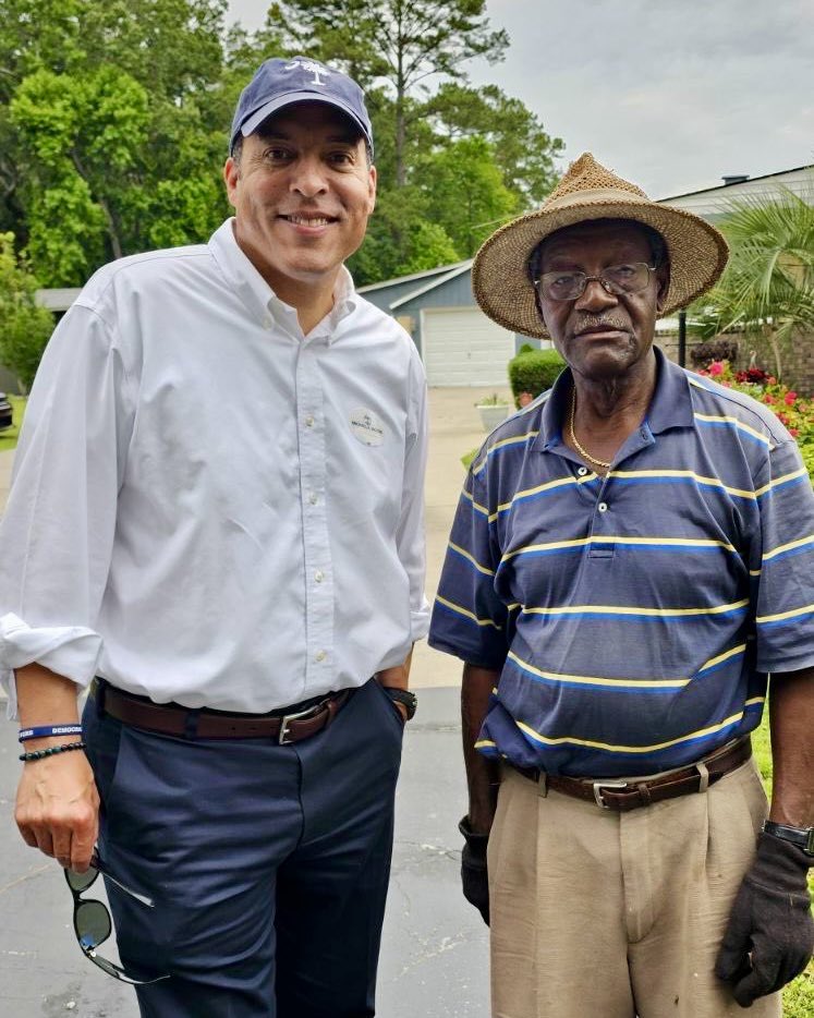 I had a fun time yesterday knocking on doors and meeting folks in the Snowden community of Mount Pleasant!

With less than a month to go until our June 11 primary, we’re connecting with young people, seniors, and working families in every corner of #SC01.