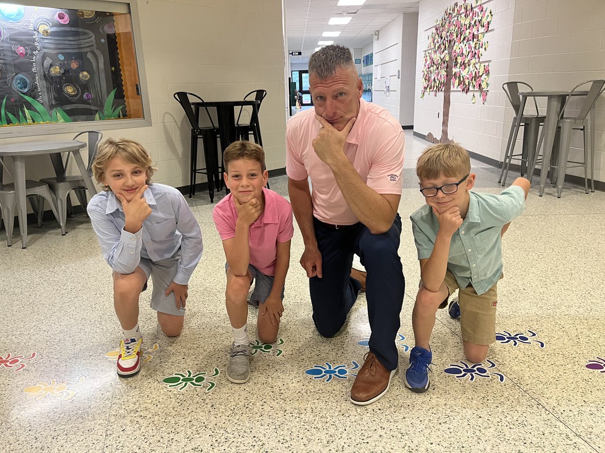 BauerElementary's tweet photo. Hangin' with some cool 4th graders getting ready to head out to the Muskegon Symphony Orchestra.  Have a blast 4th graders!
#fireupgoeagles https://t.co/M8ibB4FsR7